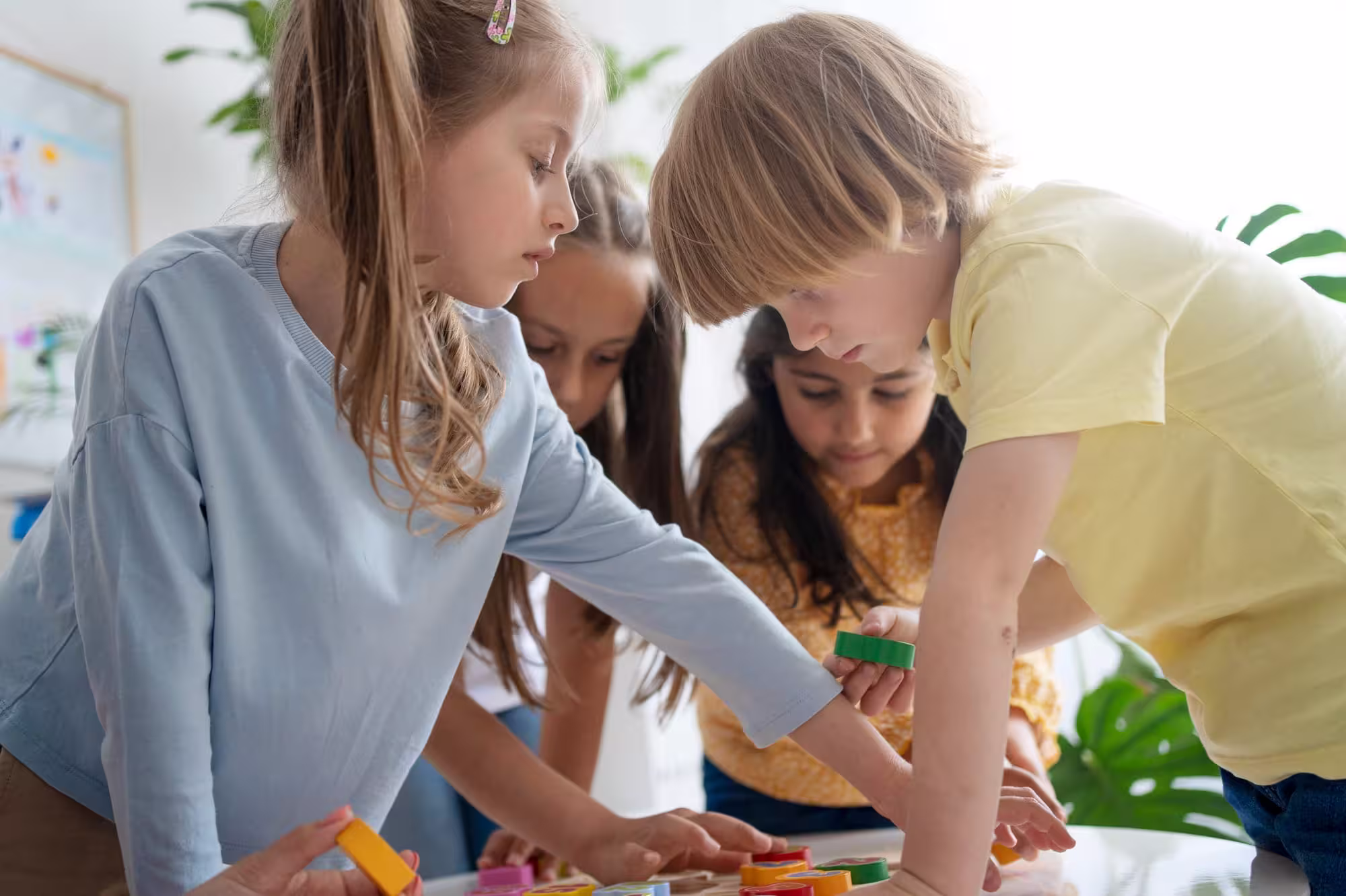Psycholog Częstochowa, Psychoterapeuta, Psychoterapia 23 side view kids learning with toys